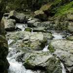 ものすごくでかい岩がある。ただそれだけで自然のすごさを感じてしまう・・・摂津峡